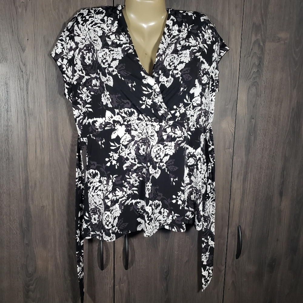 Nine West Womens Size Large Dress Shirt
